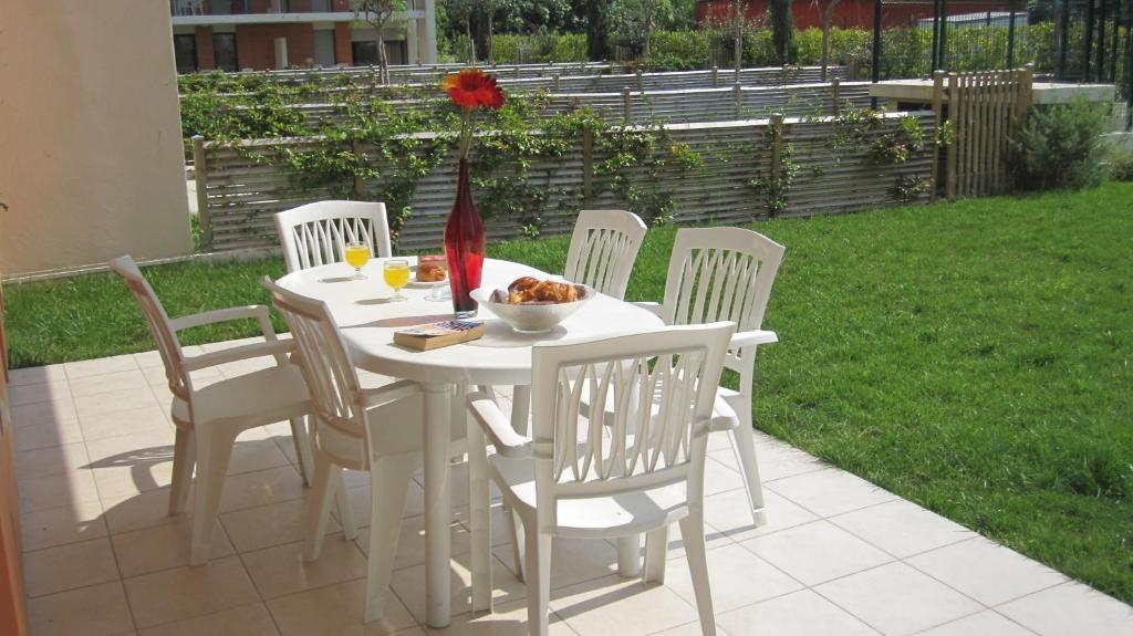 Residence Goelia Royal Cap Вилньов Любе Екстериор снимка
