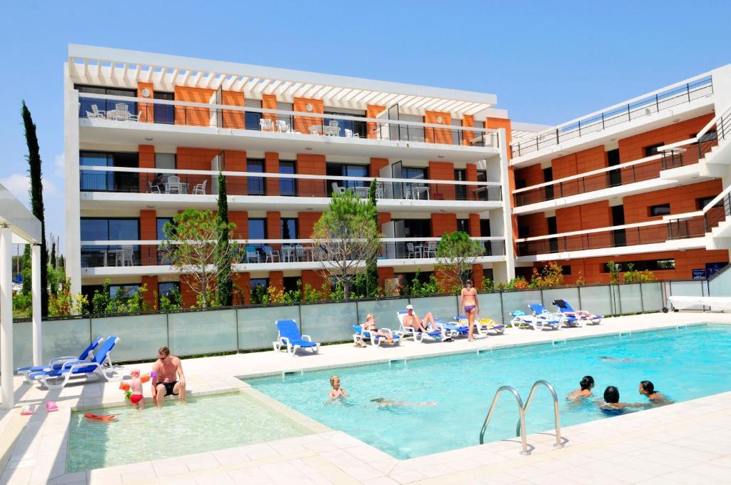 Residence Goelia Royal Cap Вилньов Любе Екстериор снимка
